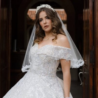 Vestido de novia línea A con pedrería